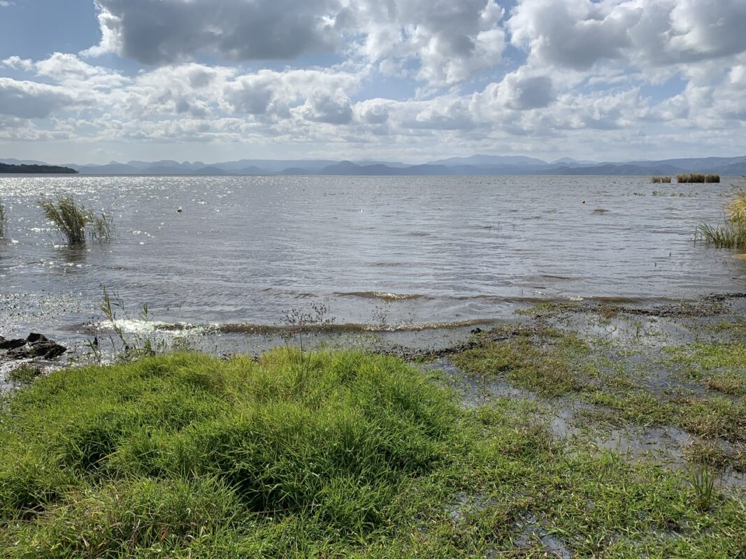 福島県　猪苗代湖「白鳥浜」